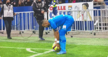 爱国之心！谷爱凌回应夺赛季首冠：中国队包揽前三，很自豪很开心