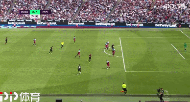 球场响彻 MVP 呼声