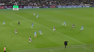 尤文官方：弗朗西斯科-孔塞桑当选队内10月最佳球员