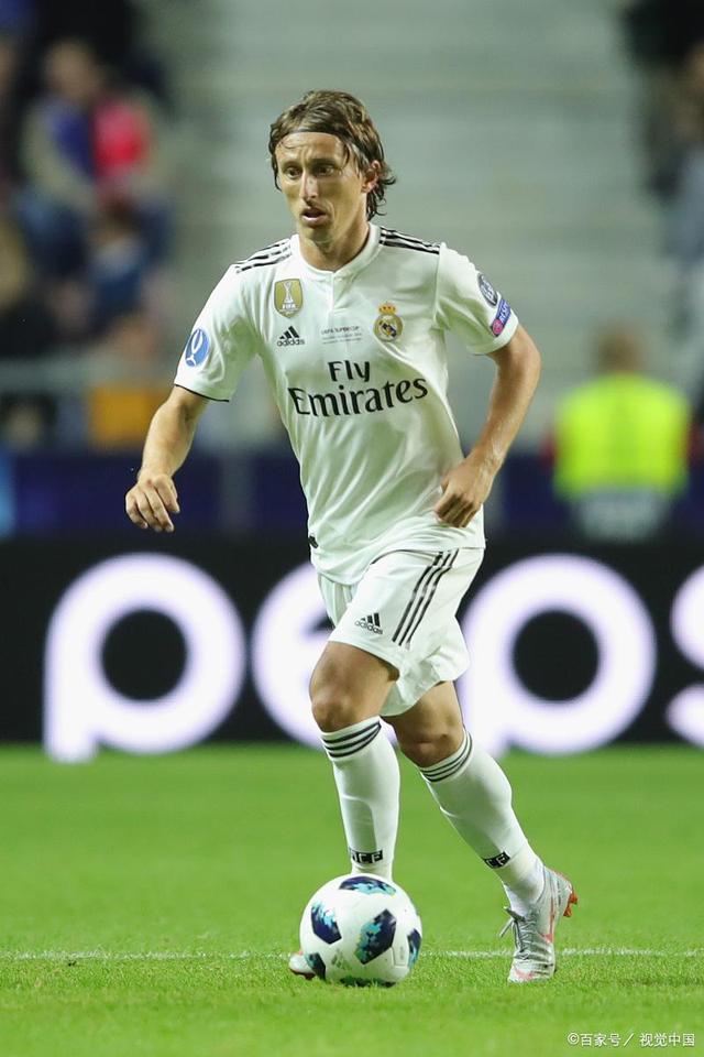 詹姆斯17投4中，纪录被终结，险成输球罪人，最后一传将功补过