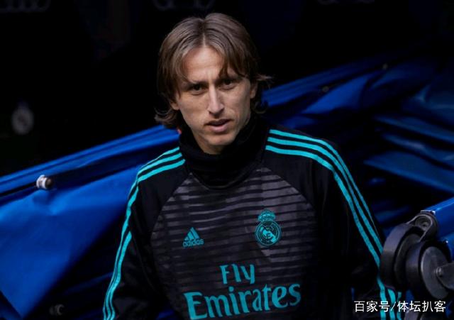 荣耀时刻，网球名将阿尔卡拉斯为迈阿密颁发美职联东部冠军奖杯